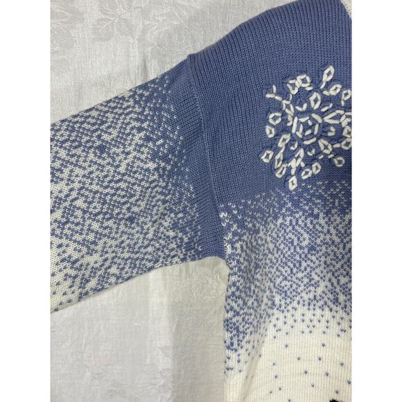 Vintage Sweater Large Blue Cream 3D Snowflakes Sleigh Trees Long Lucia Petites - Picture 9 of 14